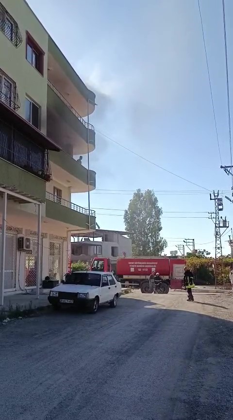 Hatay’ın Arsuz ilçesinde dört katlı bir apartmanın üçüncü katında çıkan