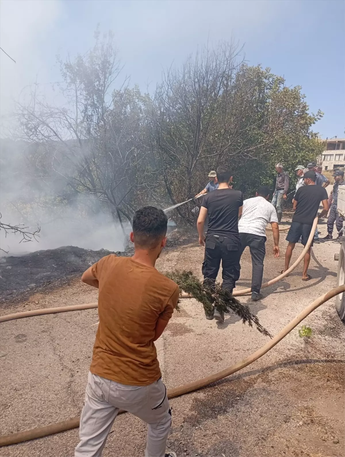 Hatay’ın Yayladağı ilçesindeki makilik alanlarda çıkan yangınları ekipler söndürdü. Hatay’ın