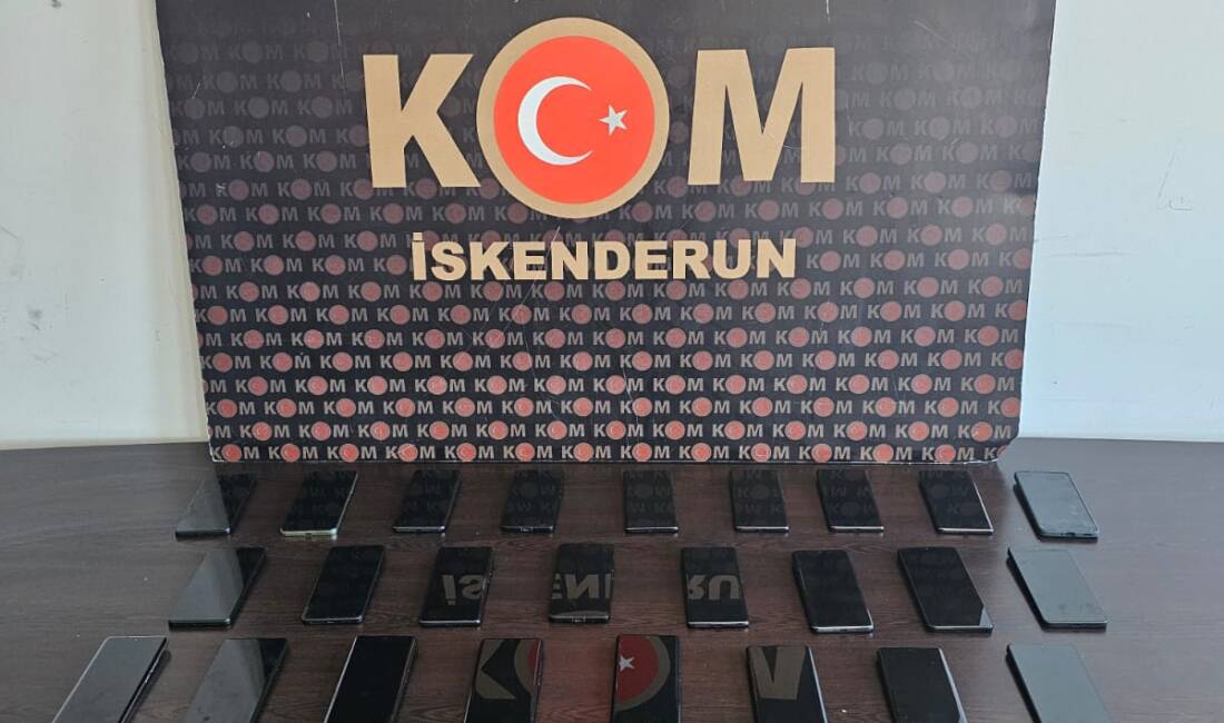 Hatay Emniyet Müdürlüğü ekipleri, kaçakçılıkla mücadele kapsamında şehirlerarası yolcu otobüslerine