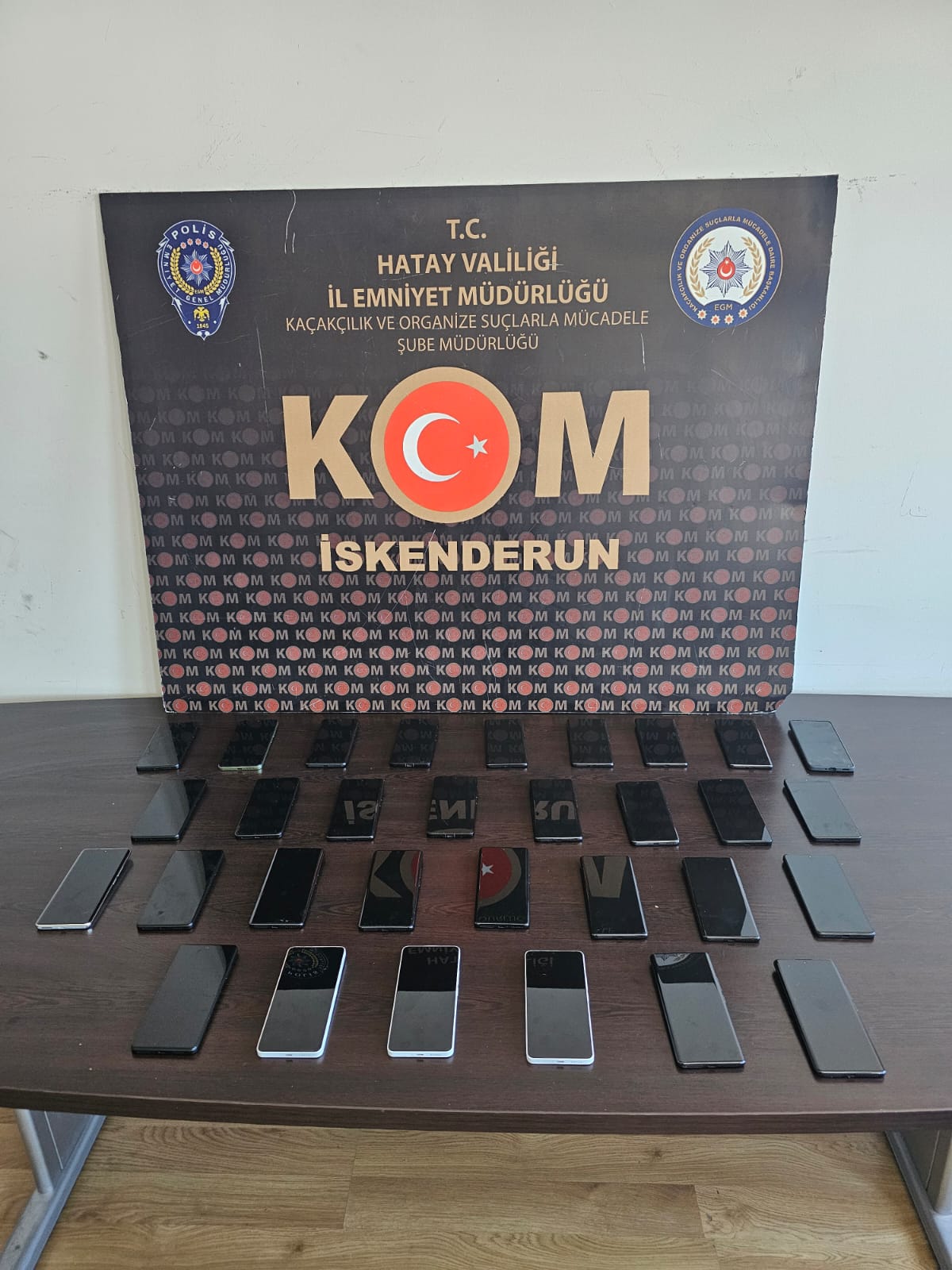 Hatay Emniyet Müdürlüğü ekipleri, kaçakçılıkla mücadele kapsamında şehirlerarası yolcu otobüslerine