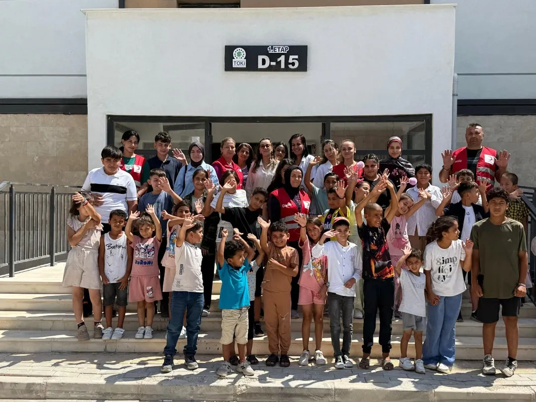 Kızılay Kadın Hatay ekipleri, yeni eğitim-öğretim yılı öncesinde ebeveyn kaybı