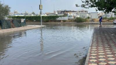 Hatay’da Sağanak Yağış Cadde ve Sokakları Göle Döndürdü