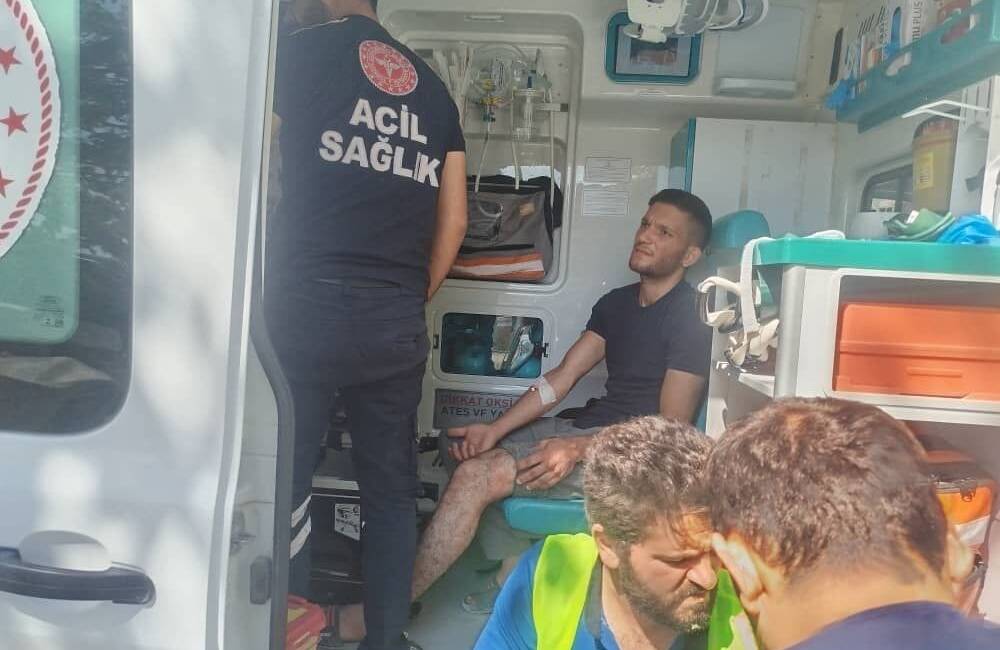 Hatay’ın Defne ilçesinde TOKİ konutları inşaatında çalışan işçiler, aylardır ödenmeyen