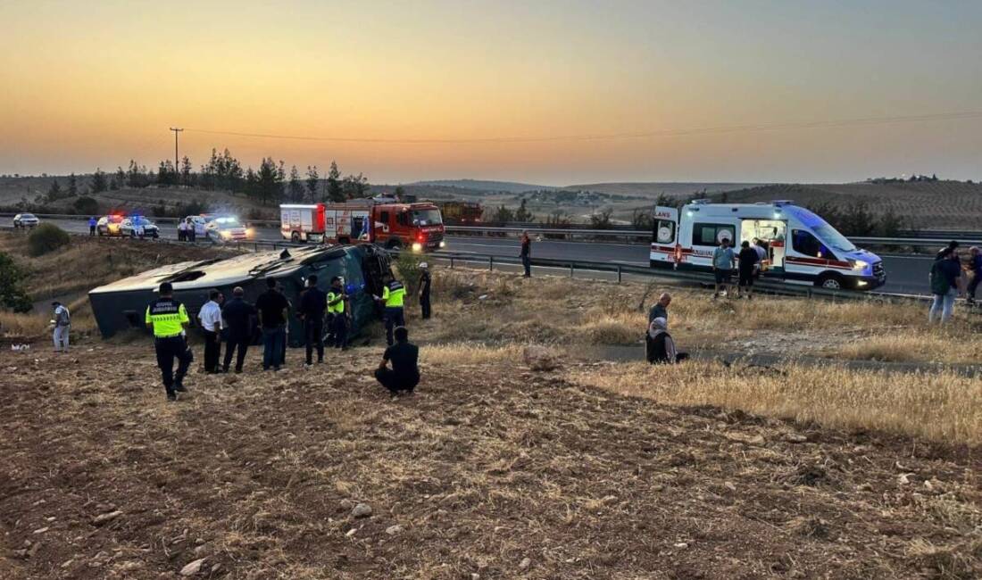 Şanlıurfa’dan Hatay’a hareket eden yolcu otobüsünde meydana gelen kazada, 3’ü