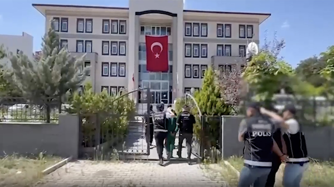 İçişleri Bakanı Ali Yerlikaya, ülke genelinde eş zamanlı düzenlenen operasyonlarda