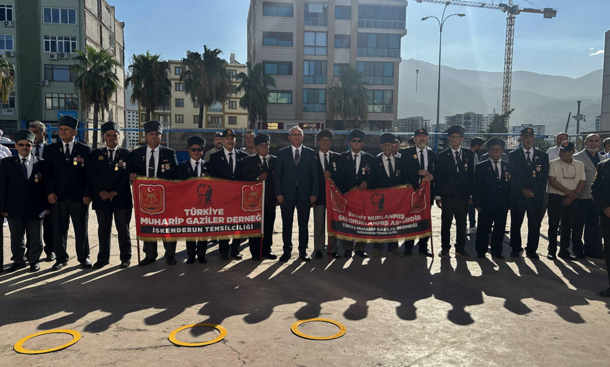 İskenderun ilçesinde Gaziler Günü, Hanife Uysal Ortaokulu’nda gerçekleştirilen törenle anıldı.