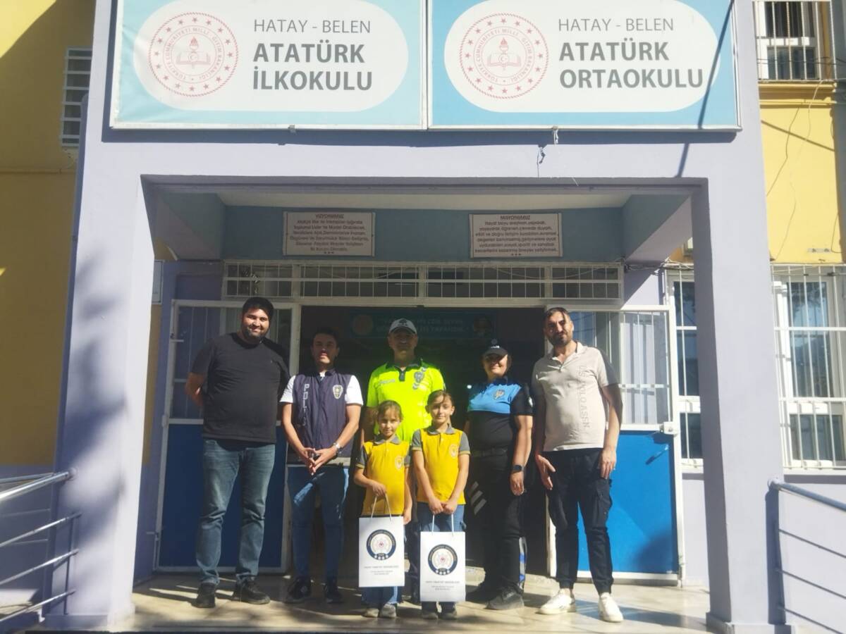 &nbsp; Hatay’ın Belen ilçesinde, ilkokul öğrencisi iki kız kardeş, yolda