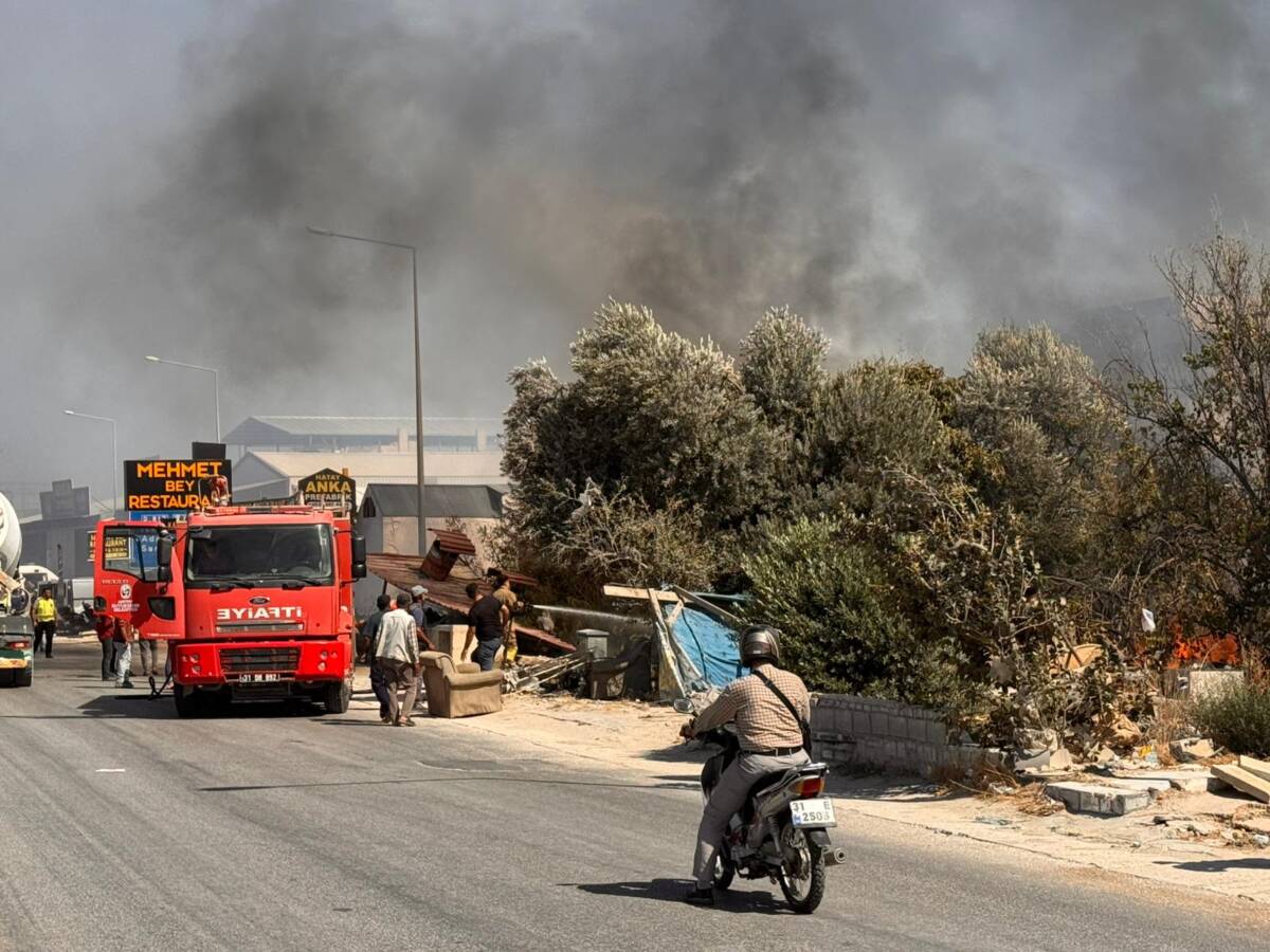 Hatay’ın merkez Antakya ilçesinde bir bahçede çıkan yangın, kısa sürede
