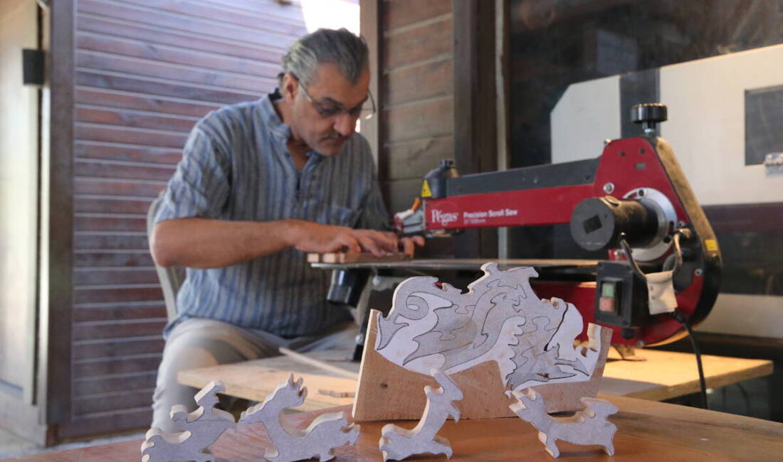 Hatay’da 6 Şubat 2023’te açmayı planladığı atölyesi depremde yıkılan ahşap