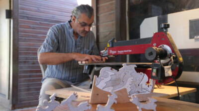 Hatay’da 6 Şubat 2023’te açmayı planladığı atölyesi depremde yıkılan ahşap