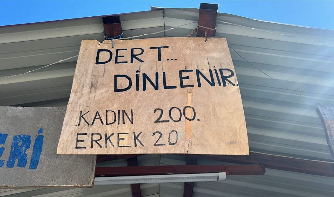Hatay’ın Arsuz ilçesinde esnaf, iş yerine astığı “Dert dinlenir; kadın