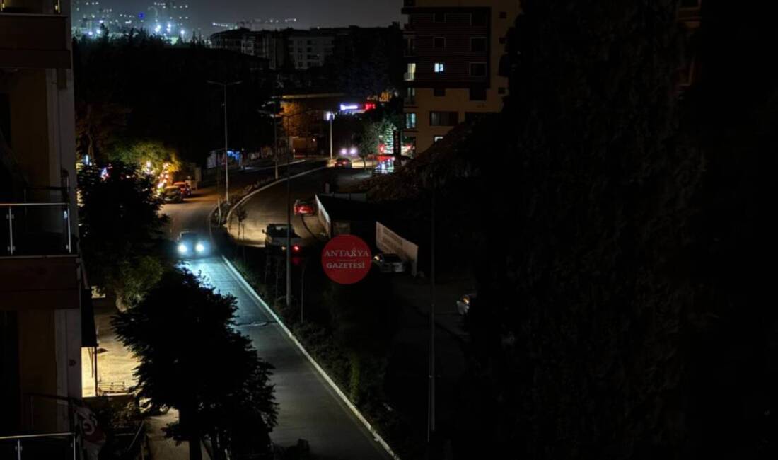 Hatay’ın Defne ve Antakya ilçelerinde haftalardır yanmayan sokak lambaları, mahalle