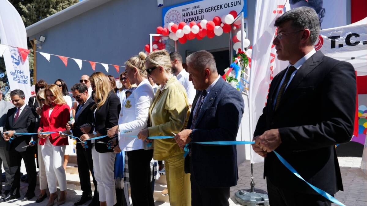 Hatay’da deprem sonrası yeniden inşa edilen okullara bir yenisi daha