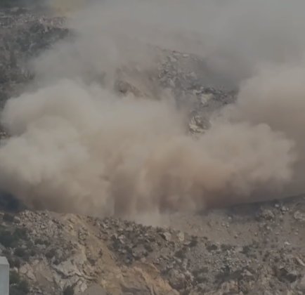 İskenderun’da taş ocağı kabusu: Mahalle halkı patlamalarla yaşıyor Hatay’ın İskenderun ilçesi Modernevler Mahallesi’nde faaliyet gösteren taş ocağında yeniden