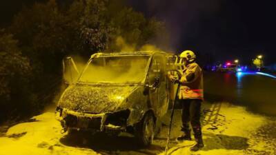 Hatay’ın Erzin ilçesi Bahçelievler Mahallesi’nde bir araçta çıkan yangın, çevredekilere