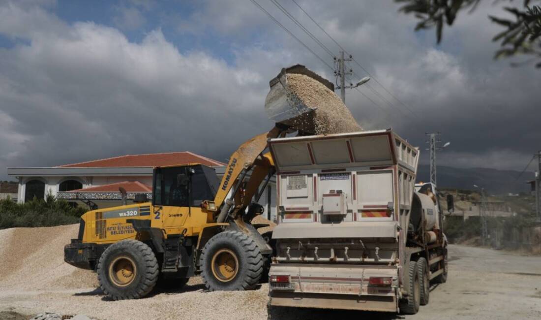 Hatay Büyükşehir Belediyesi, Samandağ’ın Koyunoğlu Mahallesi’nde 4 kilometrelik sathi kaplama