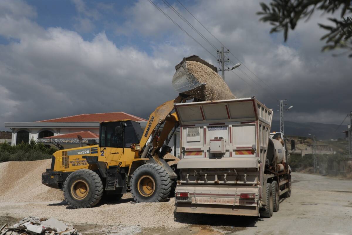 Hatay Büyükşehir Belediyesi, Samandağ’ın Koyunoğlu Mahallesi’nde 4 kilometrelik sathi kaplama