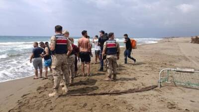 Hatay’ın Samandağ ilçesinde serinlemek için denize giren İran uyruklu iki