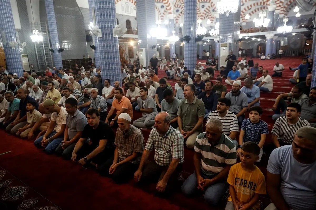 Hatay, Adana, Mersin ve Osmaniye’de Mevlit Kandili vesilesiyle camiler dolup