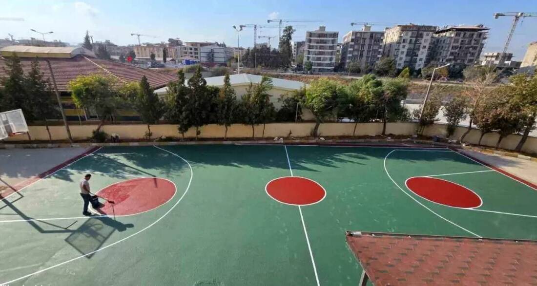 İZAKUT’tan Deprem Bölgesi Hatay’a Kalıcı Destek İzmir Arama Kurtarma Derneği (İZAKUT) gönüllüleri, Hatay’ın Defne ilçesinde yer