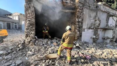 Hatay’ın Antakya ilçesi Uzun Çarşı Caddesi’nde bulunan metruk bir binada