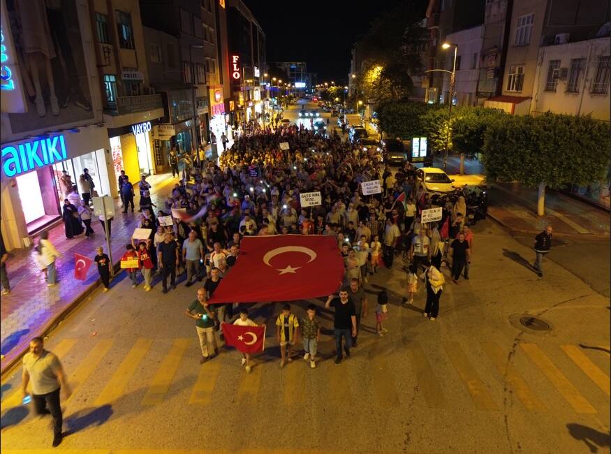 Hatay’ın Dörtyol ilçesinde sivil toplum kuruluşları ve vatandaşlar, İsrail’in saldırılarına