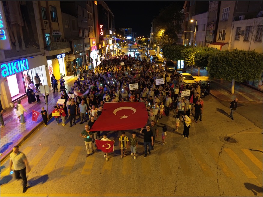 Hatay’ın Dörtyol ilçesinde sivil toplum kuruluşları ve vatandaşlar, İsrail’in saldırılarına