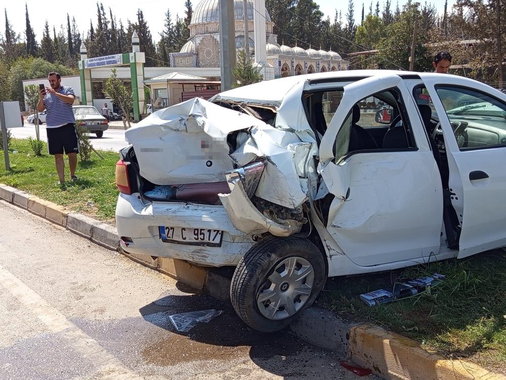 Hatay’ın Kırıkhan ilçesinde çevre yolunda meydana gelen zincirleme trafik kazasında