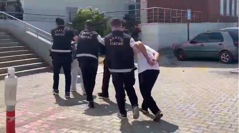 Hatay’da suçlulara geçit yok: Tabancayla yakalandı Hatay Emniyet Müdürlüğü’nün operasyonlarıyla İskenderun’da “oto kurşunlama” olayının şüphelisi