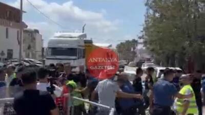   Hatay’ın Antakya ilçesinde ruhsatlı olarak yükselen bir inşaatta gece