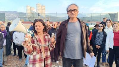 Hatay’ın Samandağ ilçesinde şehir merkezinde faaliyet gösteren beton santrali, Hatay