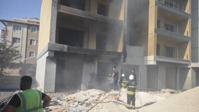 Hatay’ın Antakya ilçesinde yapımı devam eden bir binada çıkan yangın,