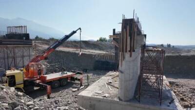 Hatay’ın Arsuz ilçesinde Hacıahmetli ve Avcılar derelerinde başlatılan ıslah çalışmaları