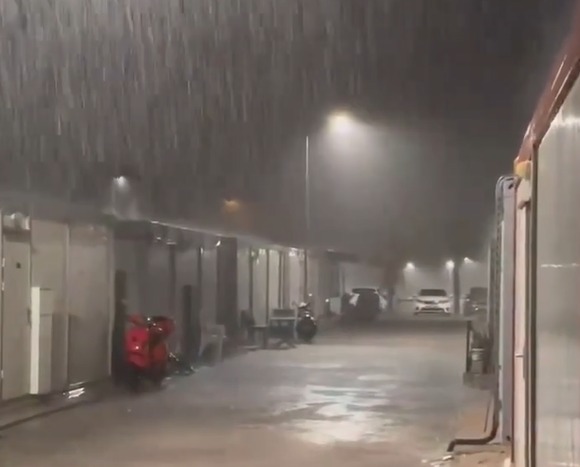   Hatay’ın İskenderun ilçesinde uzun zamandır hasret kaldığı yağmur nihayet