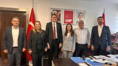 Hatay CHP Milletvekili Servet Mullaoğlu, parti genel merkezinin görevlendirmesiyle Avrupa