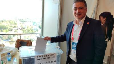 CHP’de Pazar günü gerçekleştirilen 22. Olağanüstü “Darbeye ve Kayyıma Hayır”