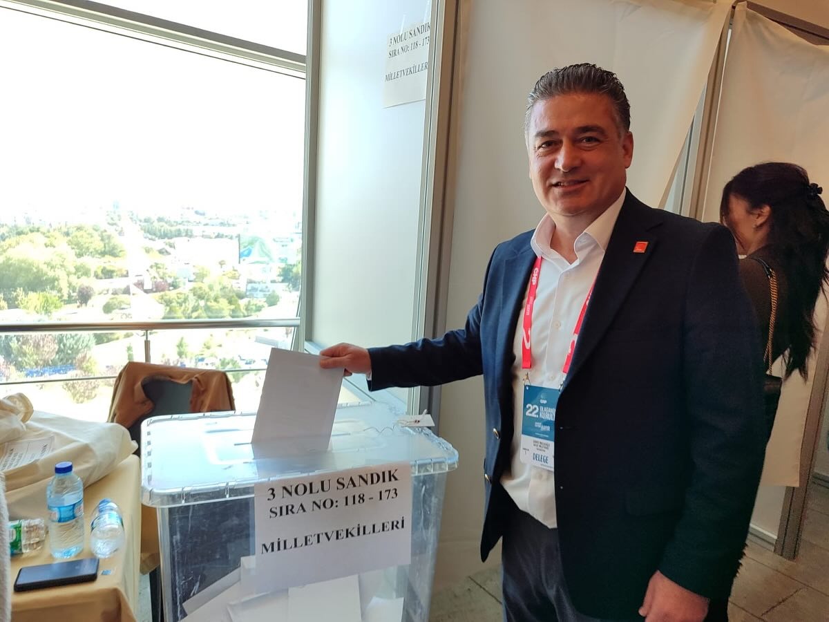 CHP’de Pazar günü gerçekleştirilen 22. Olağanüstü “Darbeye ve Kayyıma Hayır”