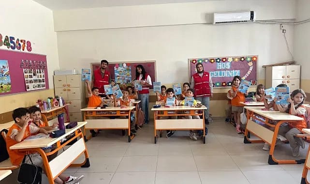 Kızılay Hatay’dan Öğrencilere Afet ve Sağlık Eğitimi Kızılay Hatay ekipleri, kent genelindeki farklı okullarda öğrencilerle bir