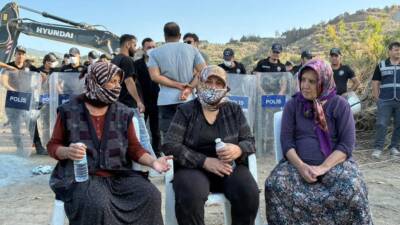 DEM Parti Eş Genel Başkanı Tülay Hatimoğulları, Hatay’ın Samandağ ilçesi
