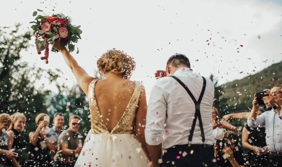 Hatay’da Depremzede 50 Çift İçin Toplu Düğün Projesi Hatay’da 6 Şubat 2023 depremlerinden etkilenen 50 çift için toplu