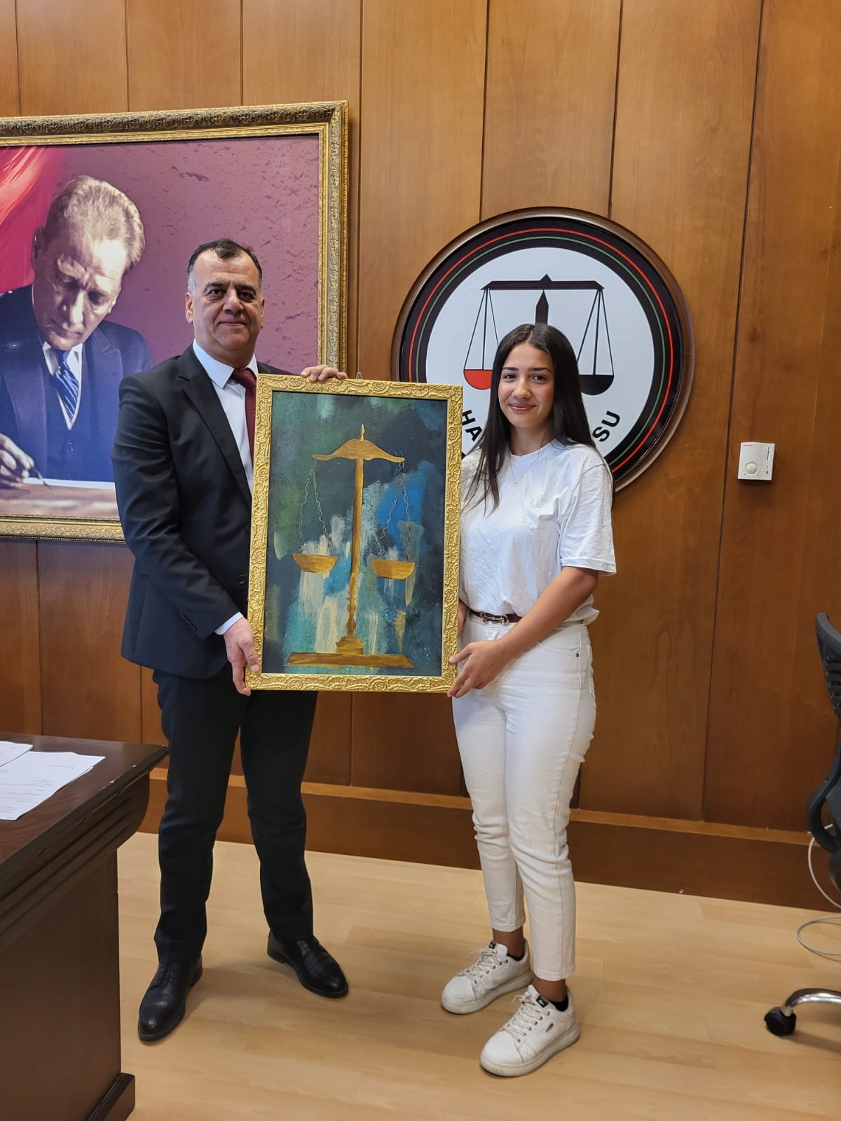 Antakya’da lise öğrencisi bir genç kız, stajyerlik yaptığı Antakya Adliyesi’nden