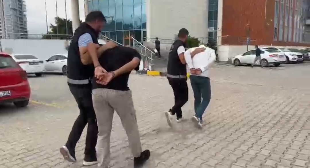 Hatay’ın İskenderun ilçesinde polis ekiplerinin yürüttüğü çalışmalar kapsamında, hakkında kesinleşmiş