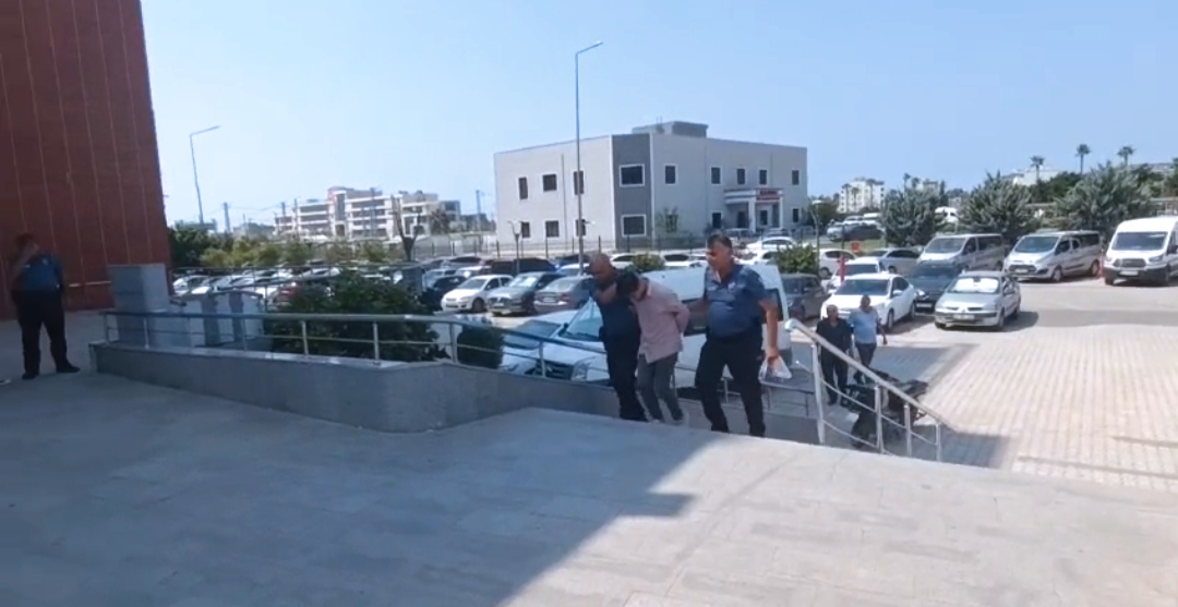 İskenderun’da dershanede hırsızlık: Şüpheli tutuklandı Hatay’ın İskenderun ilçesinde meydana gelen hırsızlık olayı, emniyet güçlerinin titiz