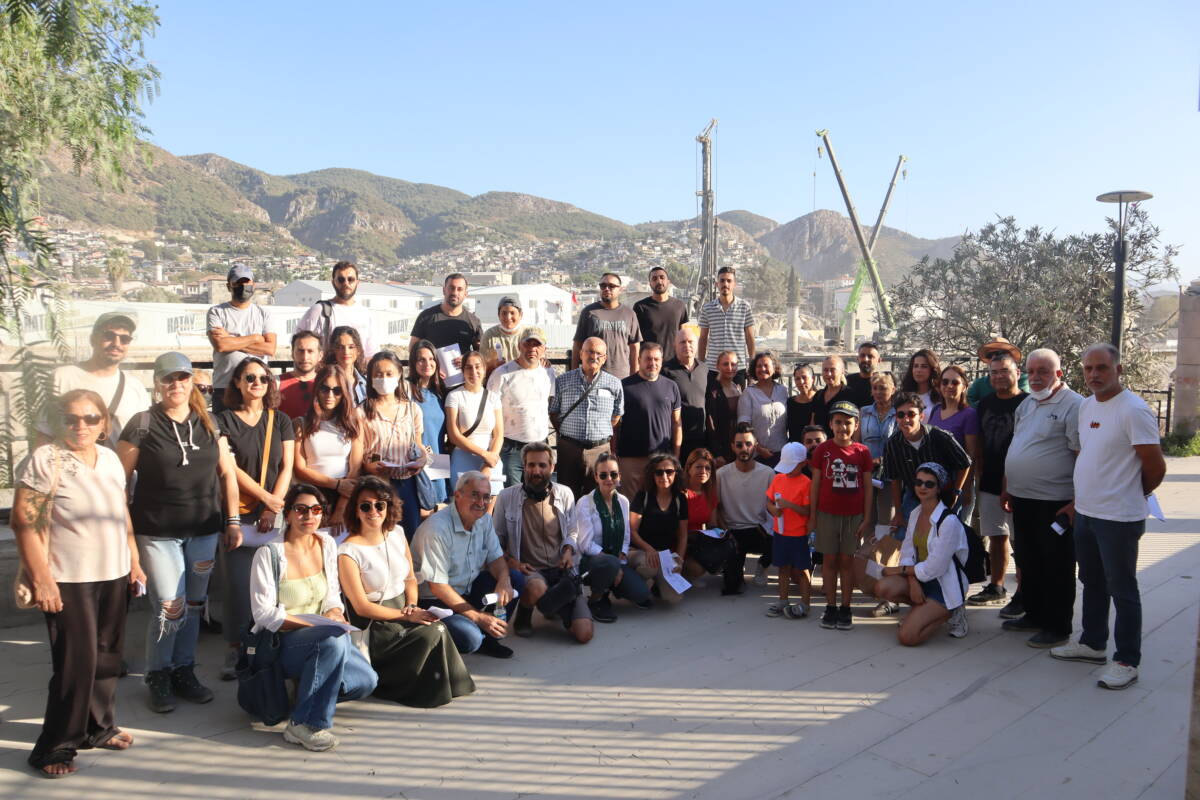 Antakya’nın ruhunu yaşatmak için düzenlenen “Yürünebilir Tarih Turu”, gazeteci Sinan