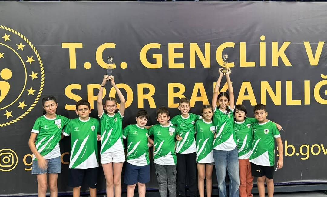 Türkiye Drone Soccer Turnuvası’nda Defneli Gençler Zirveye Uçtu Türkiye genelinden 32 takımın katılımıyla düzenlenen Türkiye Drone Soccer Turnuvası’nda