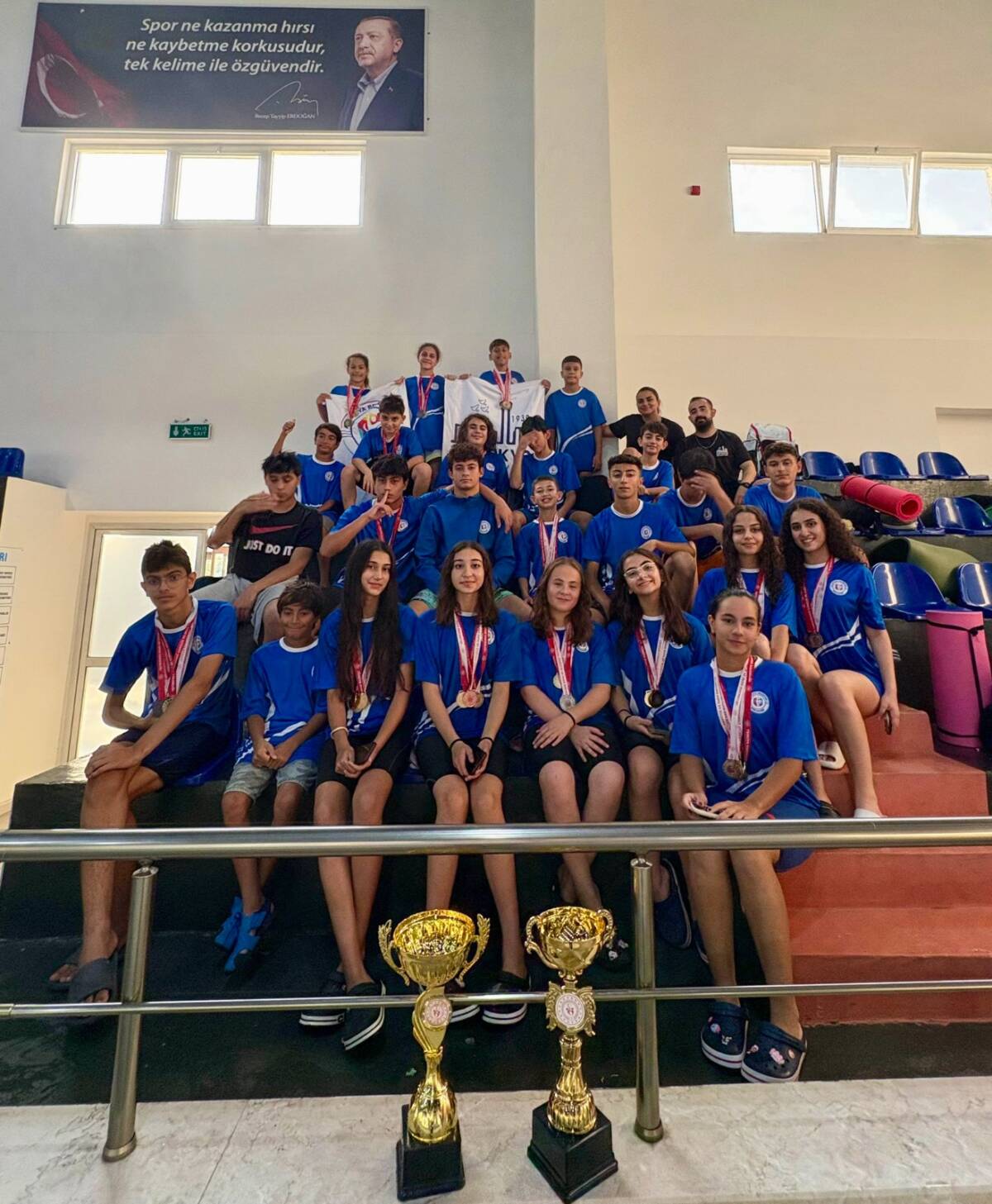 Antakya Belediyesi Spor Kulübü yüzme takımı, İskenderun’da düzenlenen Zafer Bayramı