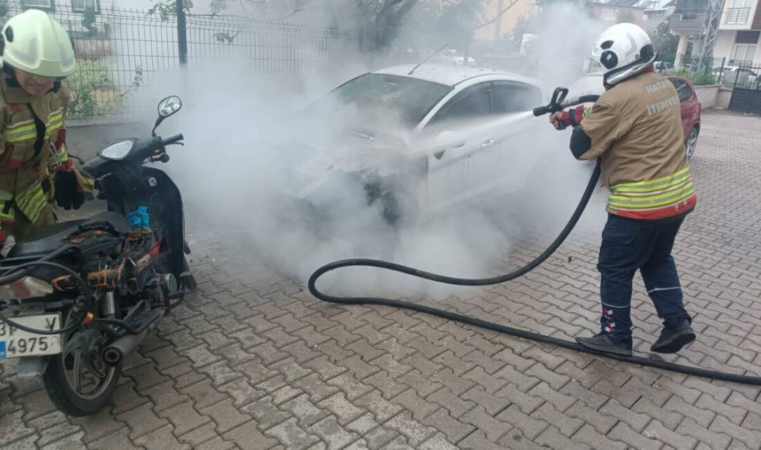 Hatay’ın Payas ilçesinde park halindeki bir otomobilde çıkan yangın, kısa