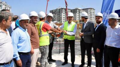 Antakya Belediye Başkanı İbrahim Naci Yapar, Akasya Mahallesi’ne kazandırılacak Gençlik