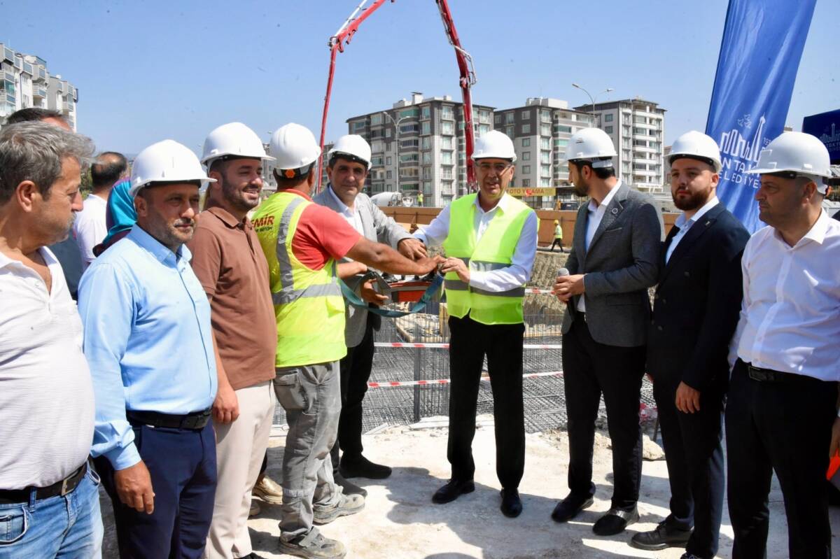 Antakya Belediye Başkanı İbrahim Naci Yapar, Akasya Mahallesi’ne kazandırılacak Gençlik