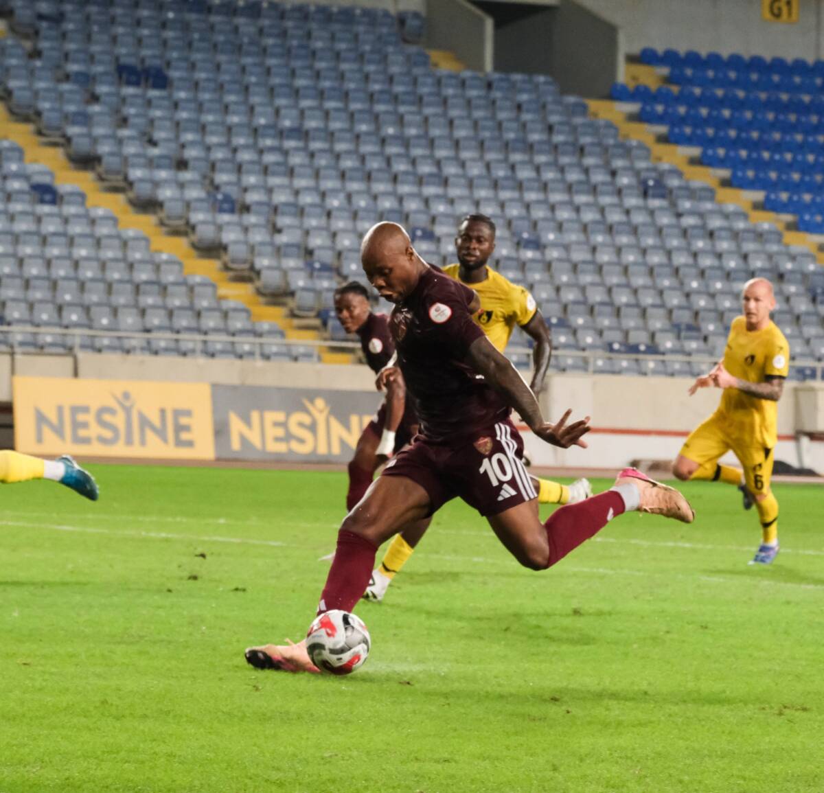 Hatayspor’un yetenekli İskandinav forveti Strandberg, yeni sezona beklentilerin altında başladı.